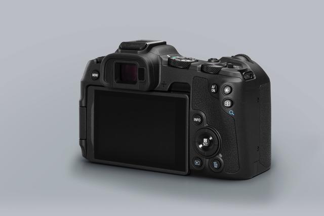 07_EOSR8DesignCut_1280