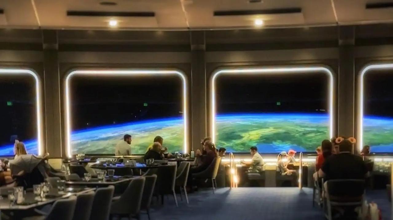 ディズニーワールドのレストラン｢Space 220｣が完全に宇宙