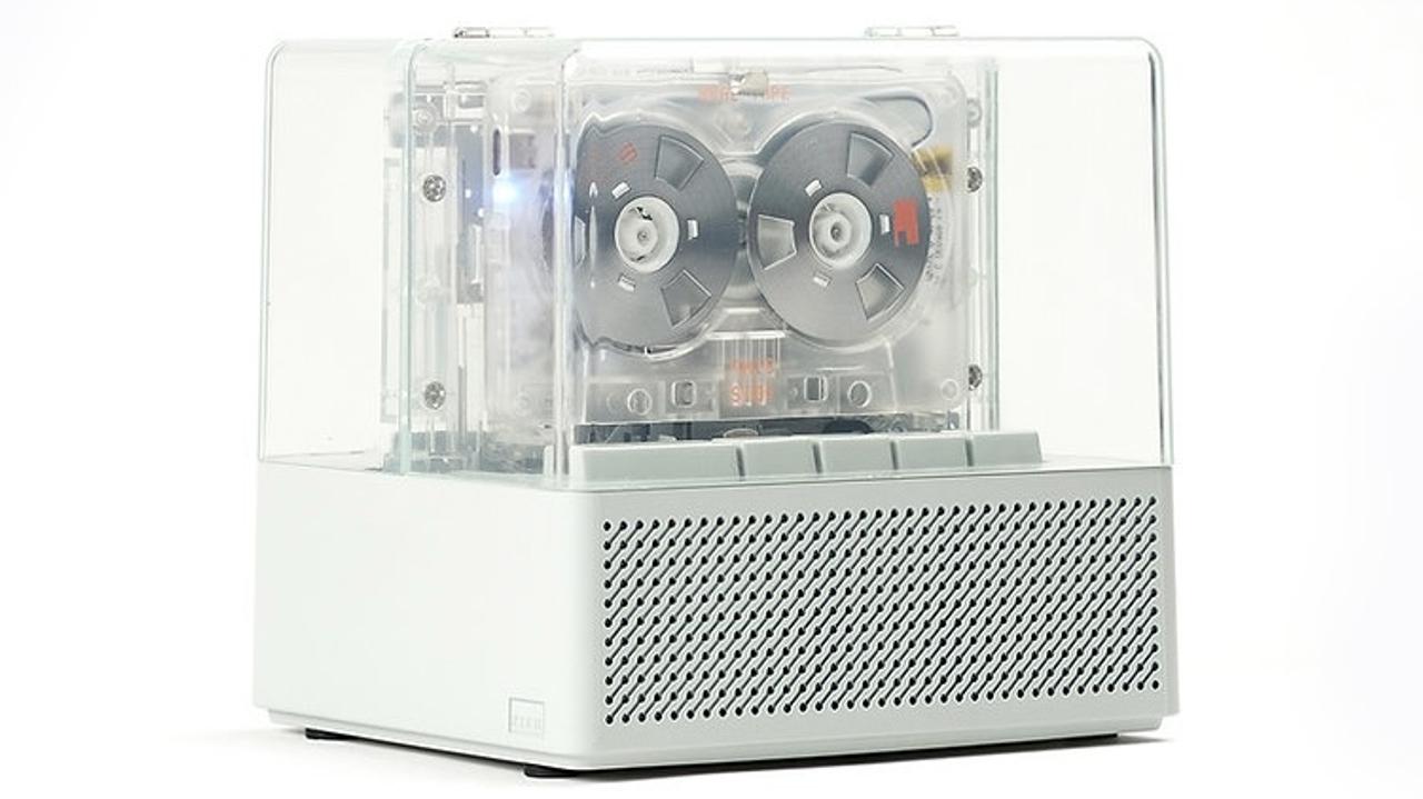 スタンダップなカセットプレーヤーに感じる機能とデザインのバランス