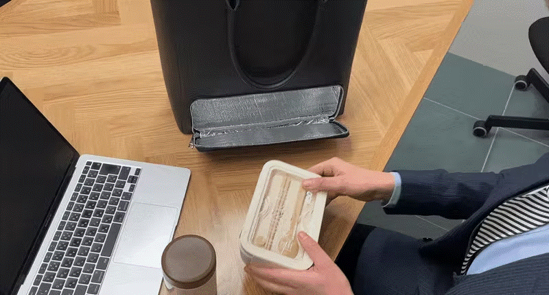 そのバッグインバッグ、本当に必要ですか？ 2階建て構造の｢FLOORTOTE｣