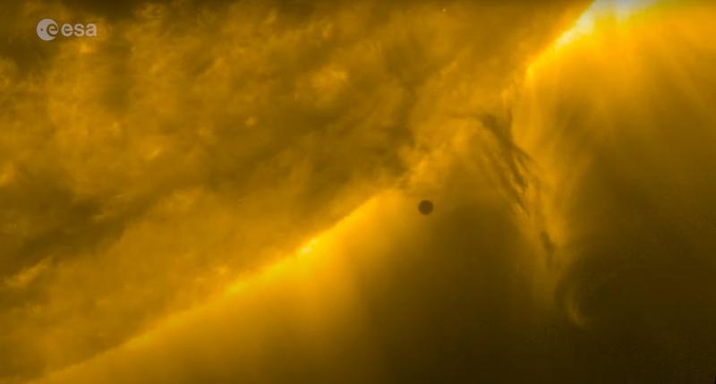 太陽を運ぶ 太陽探査機が捉えた、太陽の前を通過する水星 | ギズモード・ジャパン