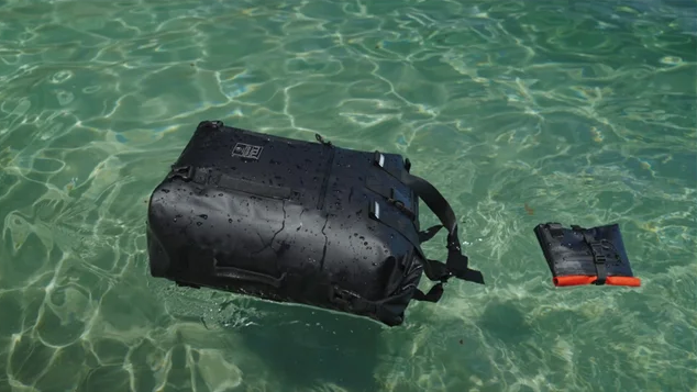 このバッグ、水に浮けるんだぜ！ オンオフ使える超強力防水の多機能バックパック｢Levante｣