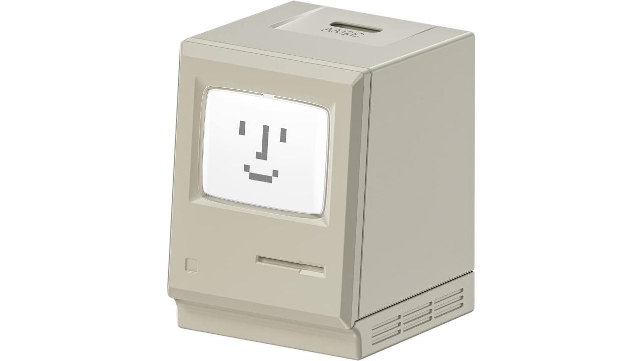 挿すと光るクラシックMac型充電器が40％オフだから買う
