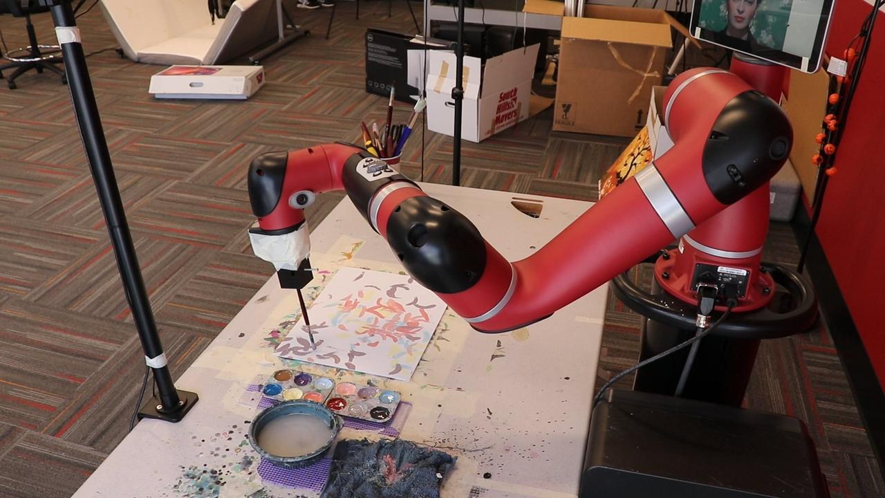 新開発のロボットアーム、人間とのコラボで芸術作品を創作