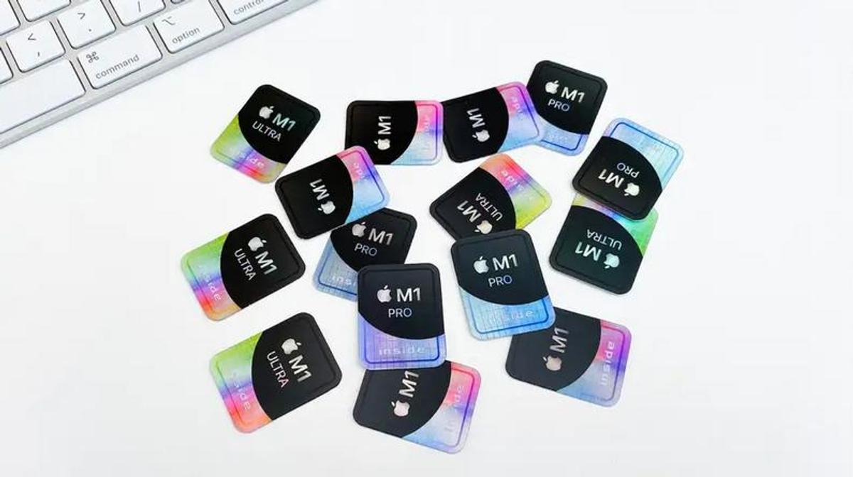 コレ、M1入ってるんで。MacBook専用ドヤれるステッカー | ギズモード 