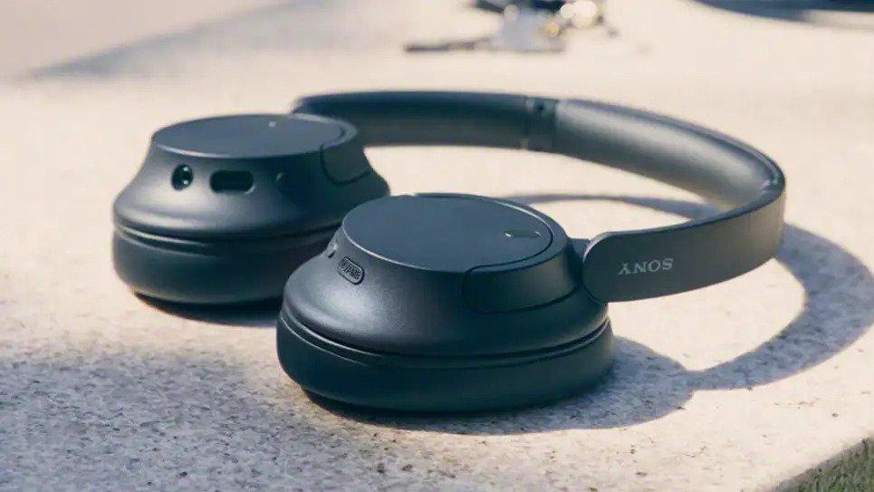 ソニーの最軽量ワイヤレスヘッドホン。外でガッツリ使いたい