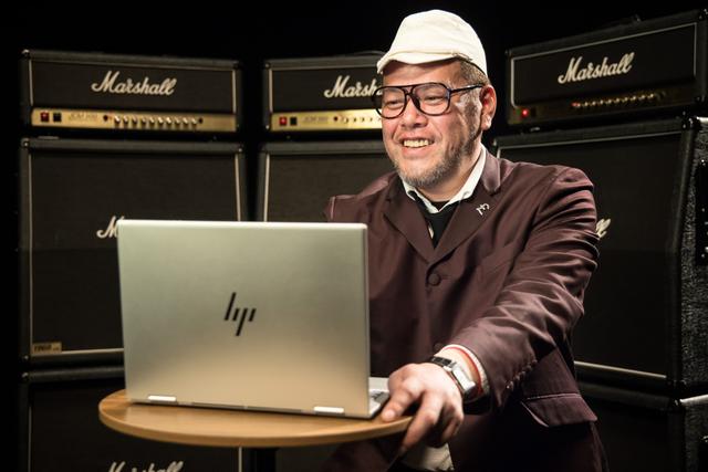 くっきー!氏とノートPC HP Envy