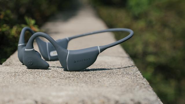 プールも可｡スマホなしで再生できる防水性の高い骨伝導イヤホン