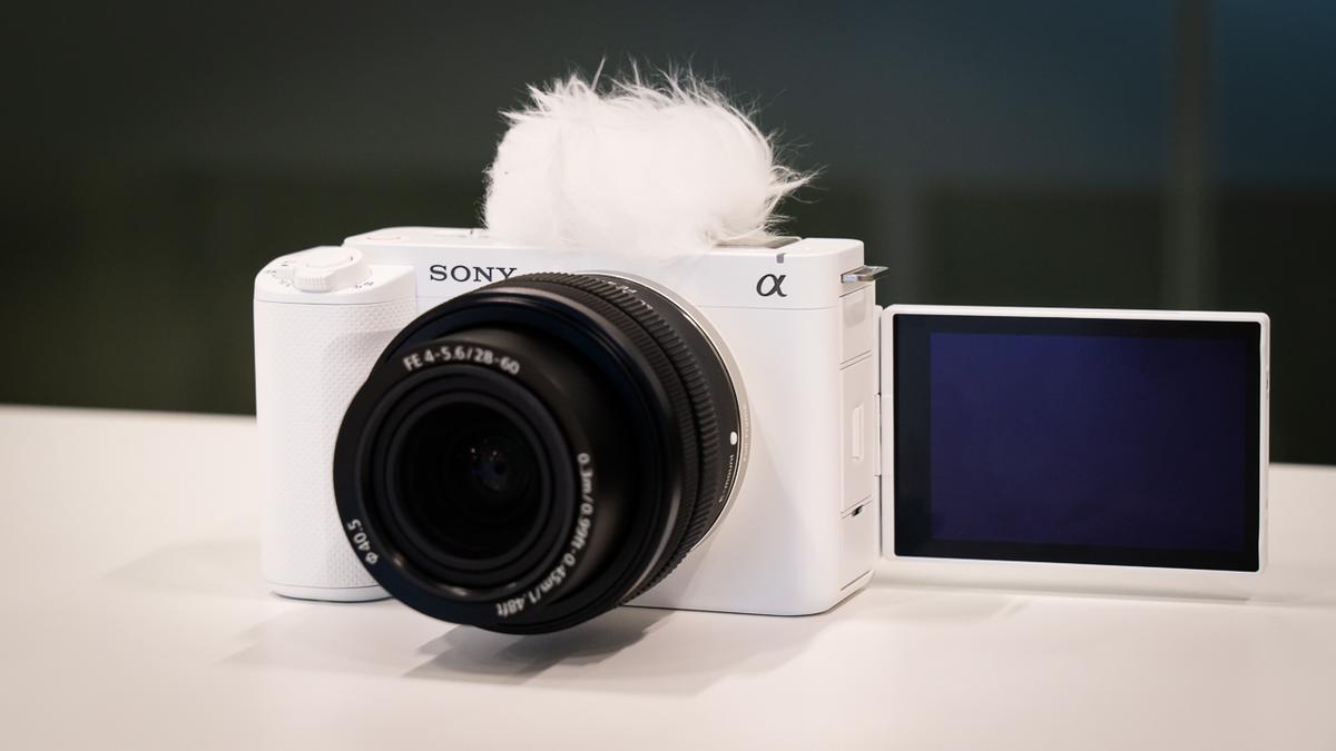 ソニーの新作、フルサイズVLOGCAM「ZV-E1」。α7S III譲りの動画性能を 