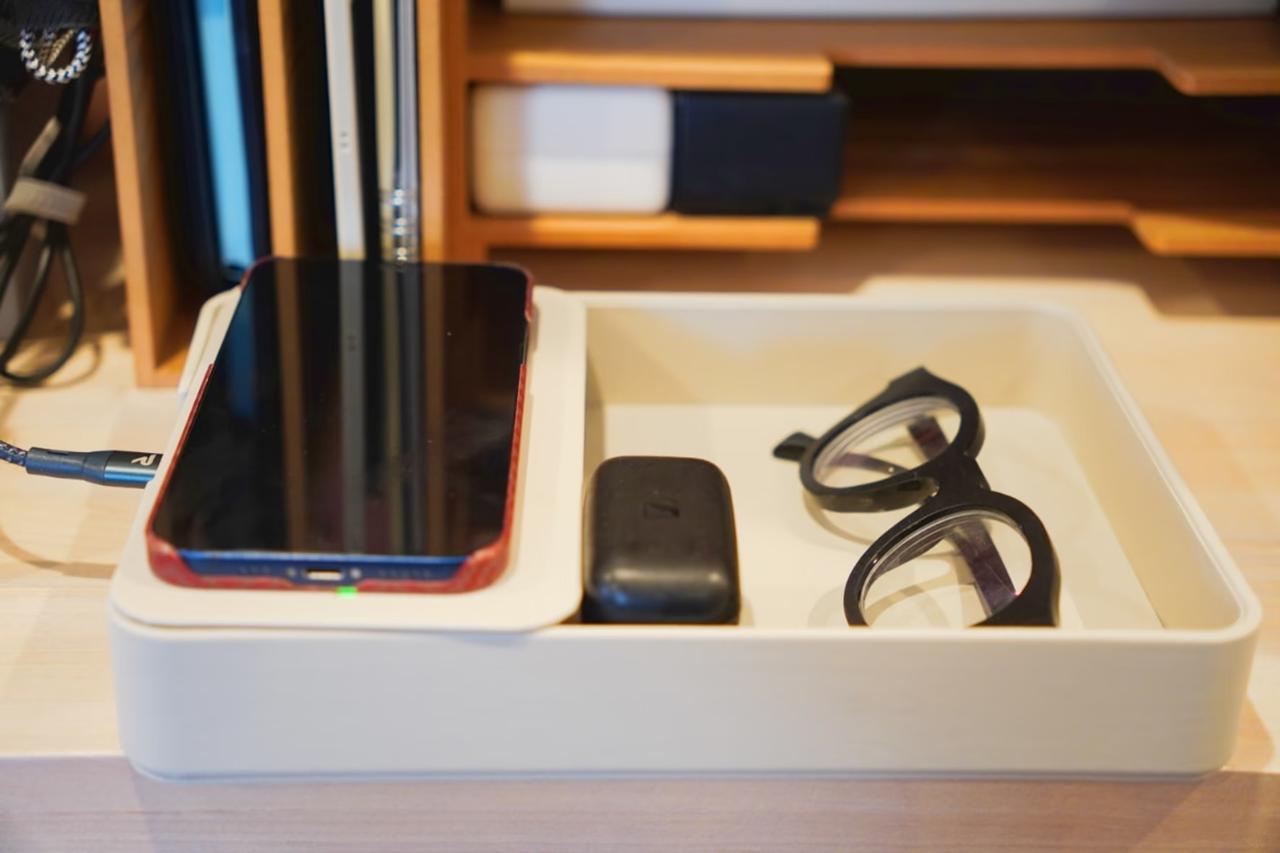 BRUNOのトレーで小物を充電しながら収納。忘れ物も減って嬉しい
