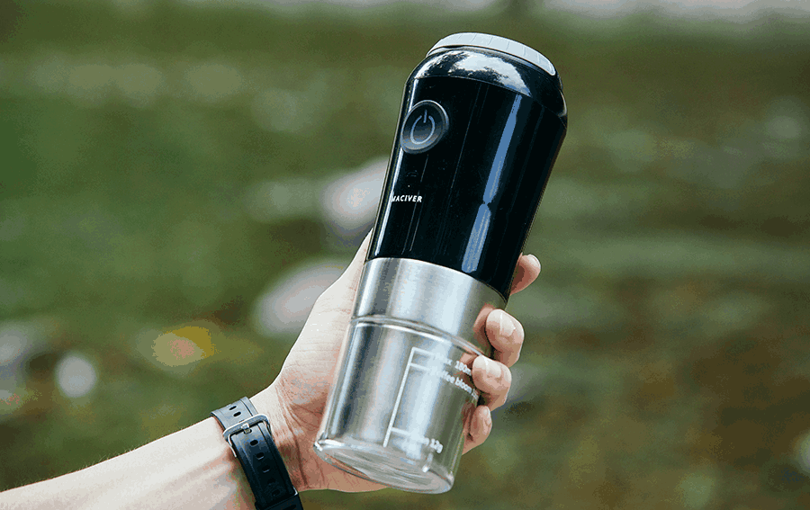 豆挽きからドリップまで1台で！ アウトドアにも助かる電動ミル付コーヒーメーカー｢MACIVER｣