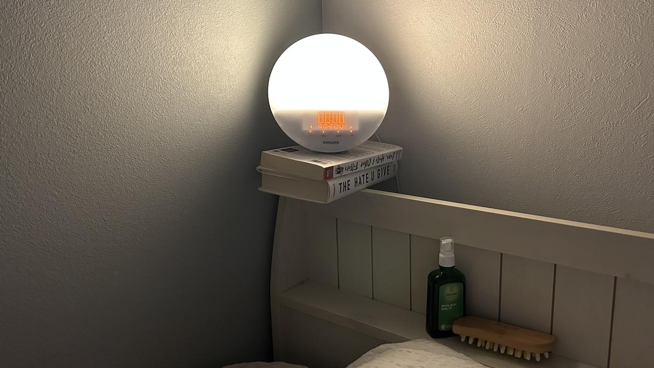 光る目覚まし時計に買い替えたら、朝がちょっと好きになりました