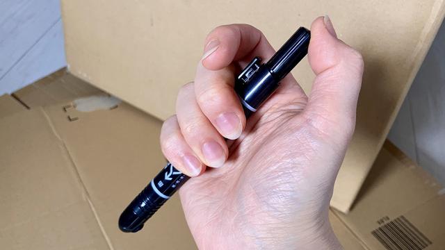 進化した超定番｢マッキー｣は、フタにまつわるストレスがゼロでした 