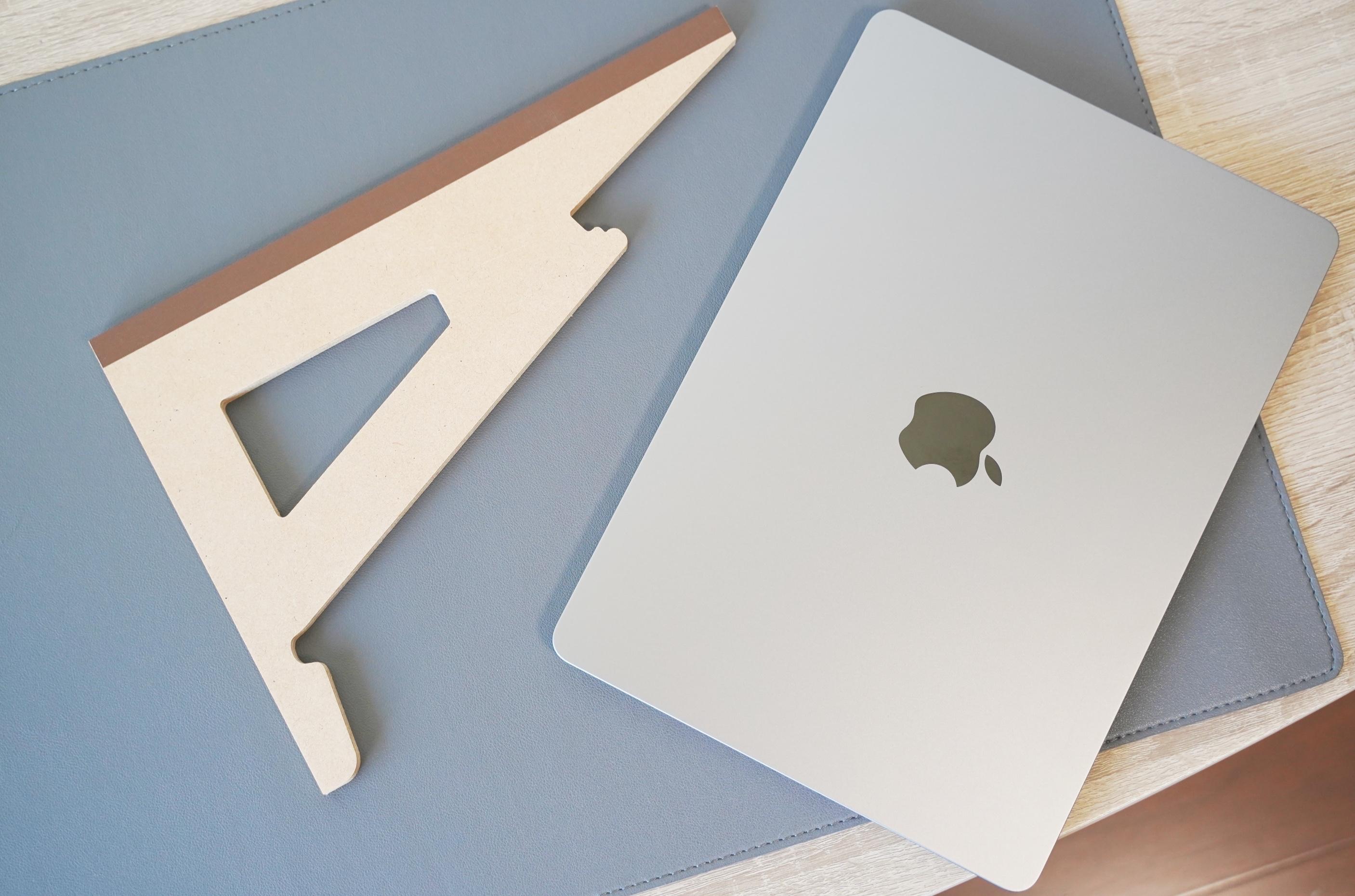 【未使用】MacBook iPad PCスタンド 木製 角度二段階 ディスプレイ kt-zkshop_mb122