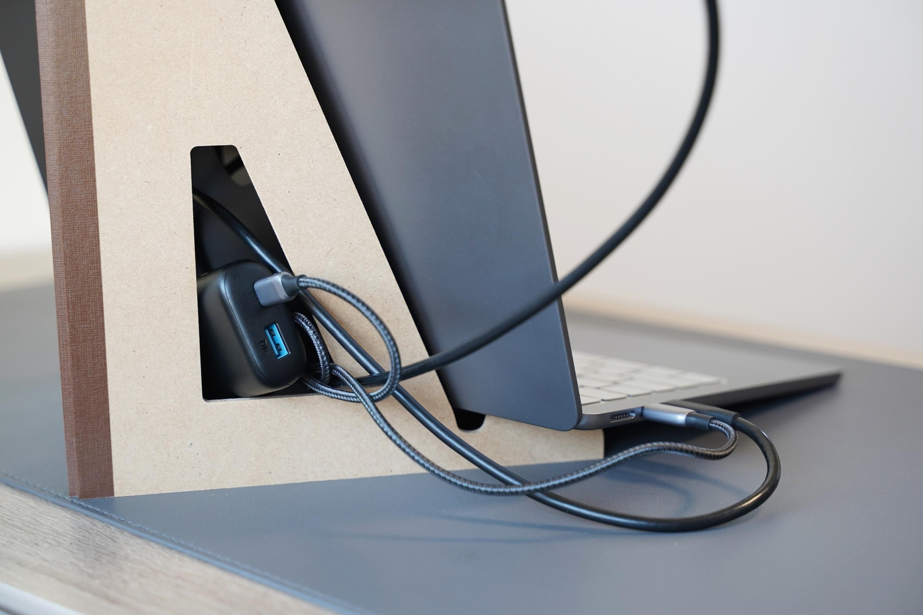 どこでも上下2画面環境がつくれちゃうモニタースタンド | ギズモード