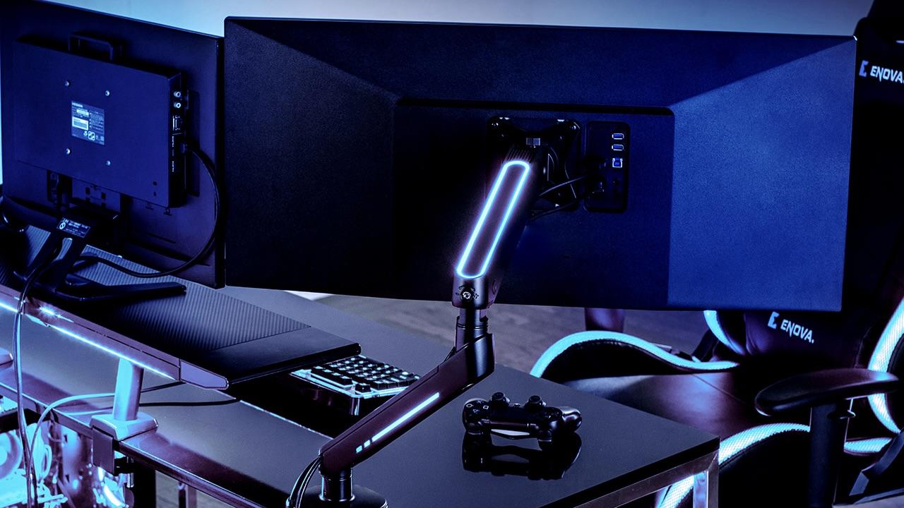 サイバー空間は画面の裏から。極彩色に光るモニターアーム