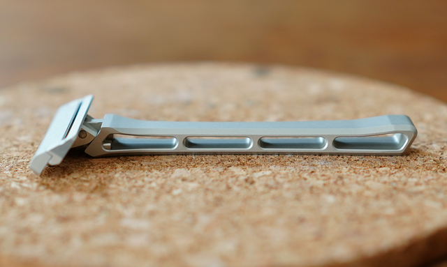 HYPE Razor（ハイプレザー）一枚刃カミソリ本体　※替刃は付属しません。 床屋の精密な剃りを自宅でも！究極の1枚刃カミソリ「HYPE Razor