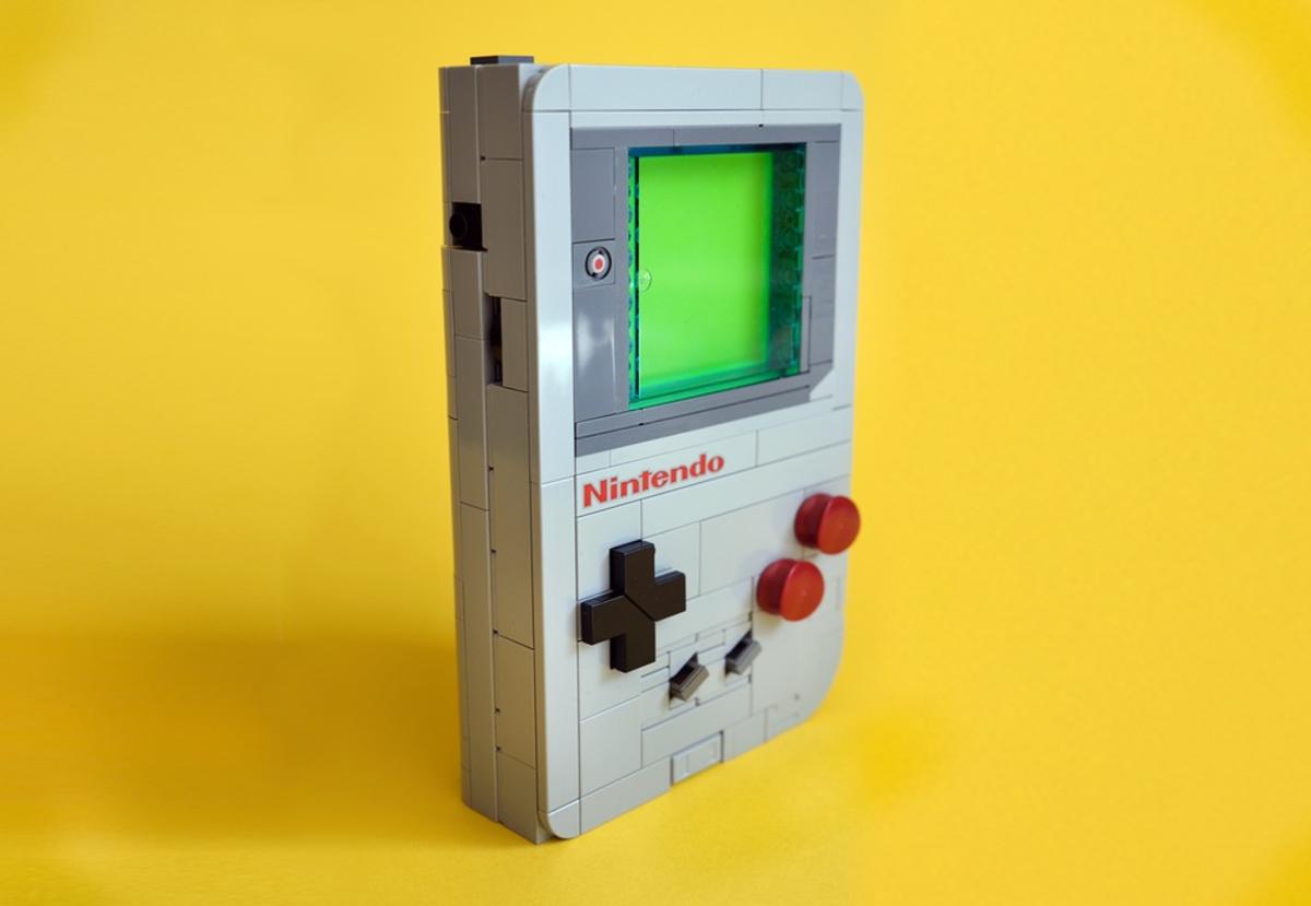 1／1で完全再現したレゴ製ゲームボーイ。説明書が買えるよ 