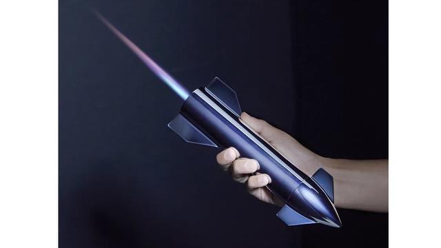 何を焼こう？ ホントに火が出るスターシップ型の公式トーチ