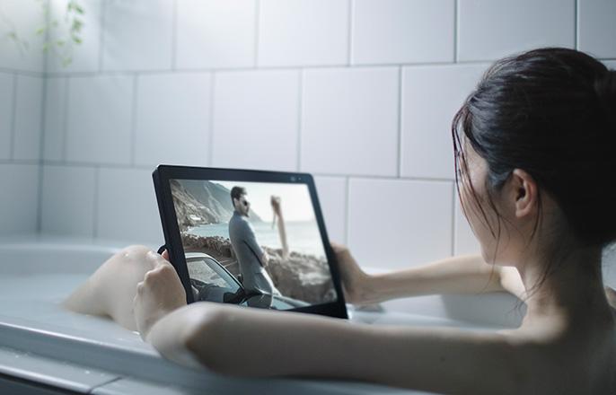 テレビがもっとラクに見られる防水小型テレビと小型BDレコーダー