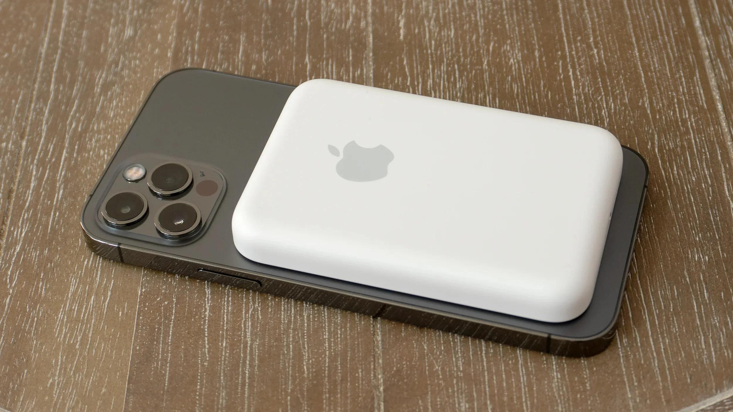 Apple噂のVRヘッドセット。外部バッテリーが2時間しかもたない