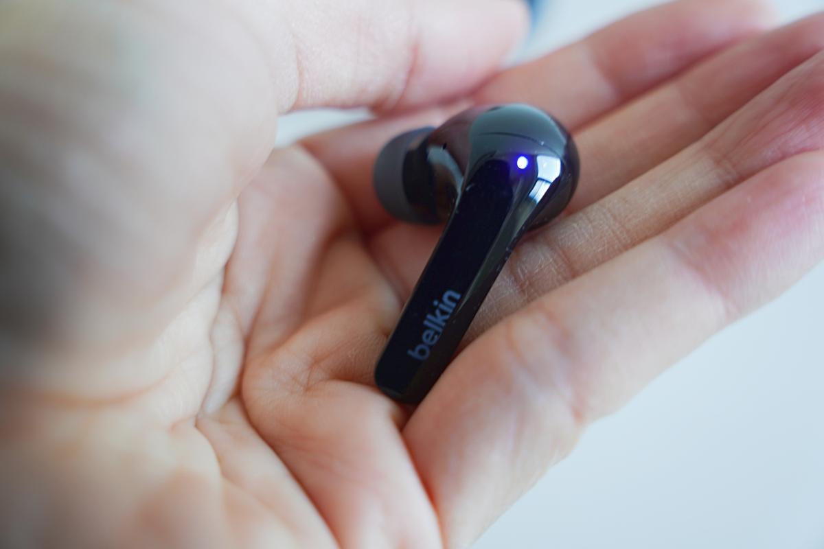 高コスパなBelkinのワイヤレスイヤホン。7000円以下でハイエンド機能 