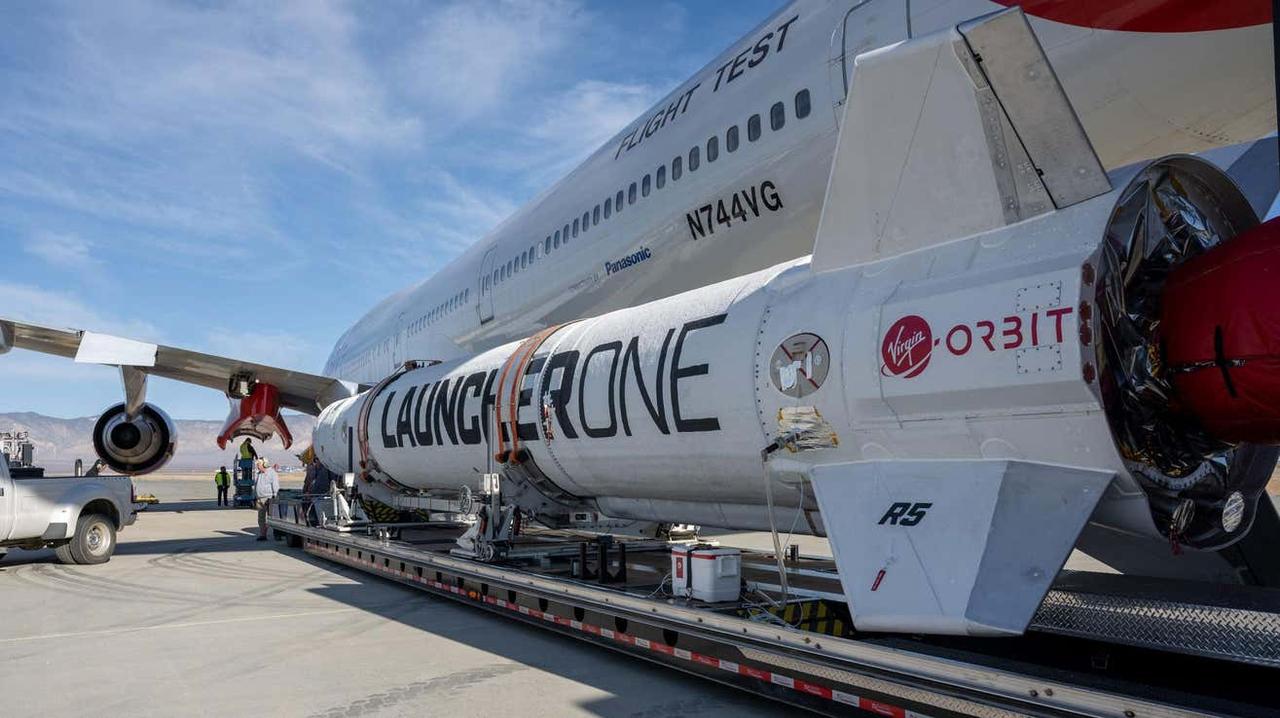 上空の飛行機からロケットを宇宙へ…革新的だったVirgin Orbitが破産した理由