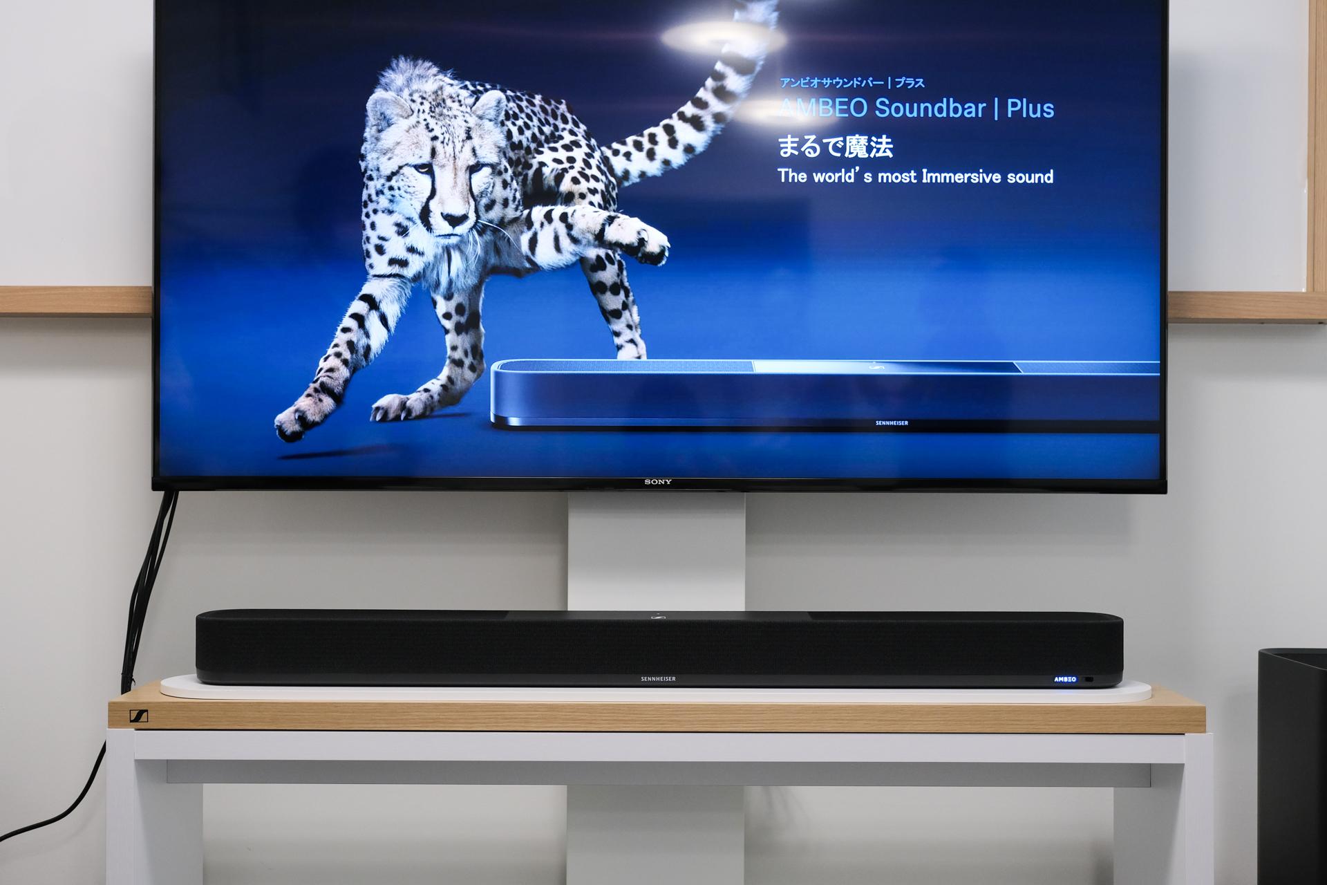 部屋そのものを没入空間に変えるのが、この魔法のサウンドバー