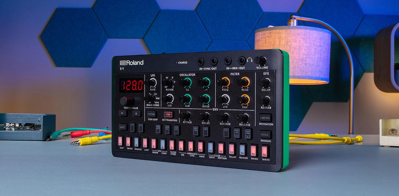名機を復刻＆小型化させたシンセ｢S-1｣、単品で沼れます | ギズモード 
