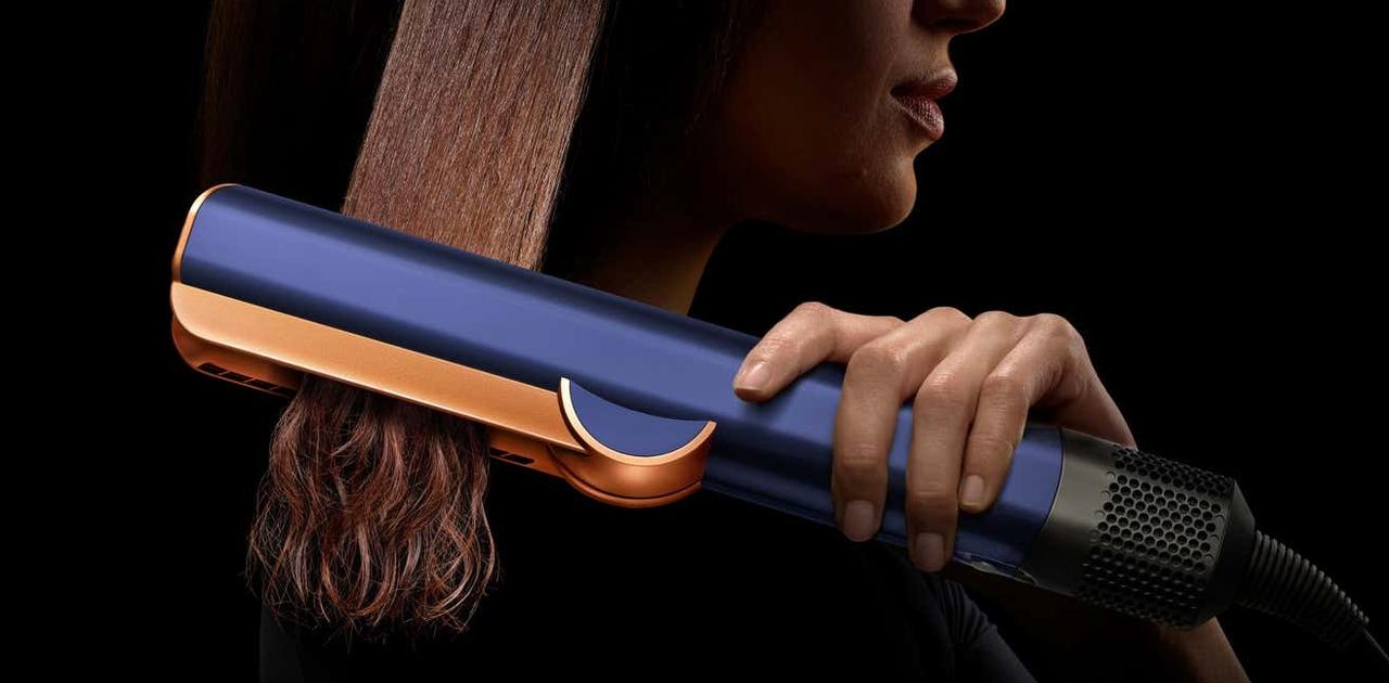 濡れた髪もOK。ダイソンから熱風式ストレートヘアアイロンが登場  