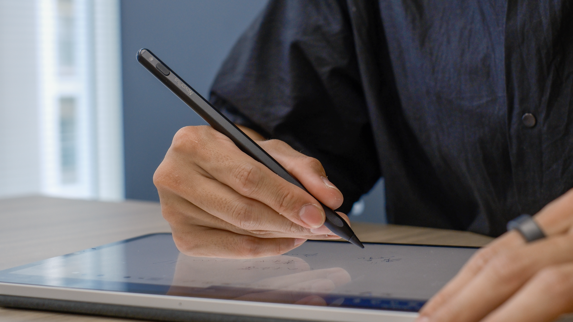 黒も選べるよ！ 機能も十分なiPad用スタイラスペン｢A8 Duo｣を使ってみた