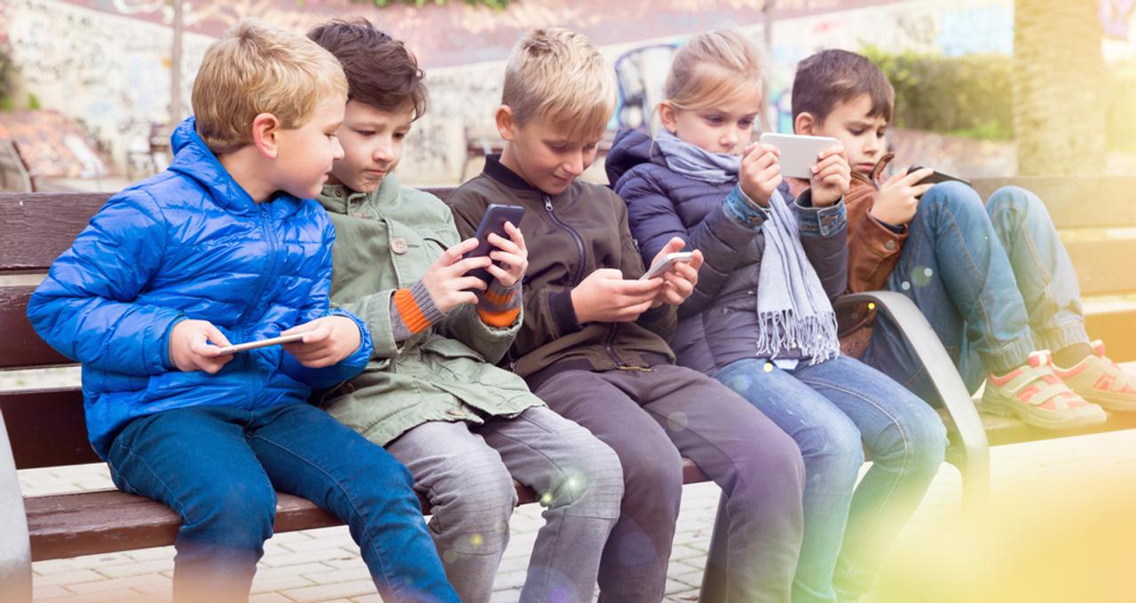アメリカ心理学会｢子どもがコレしたらソーシャルメディア利用を見直そう｣