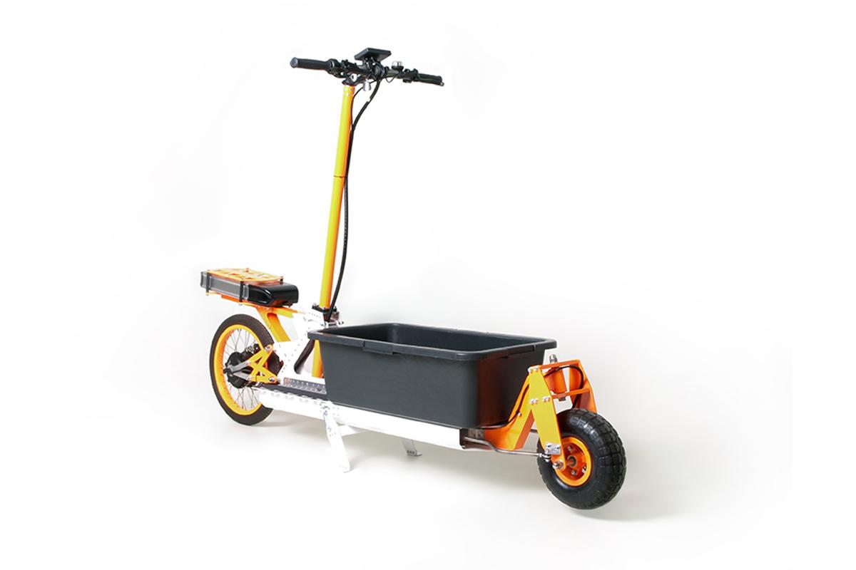 近所での買い物によさそう。荷物が運べるカゴ付き電動キックボード 