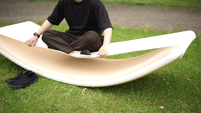 自宅でもアウトドアでもゆらゆらリラックス。空気を入れるだけで使える