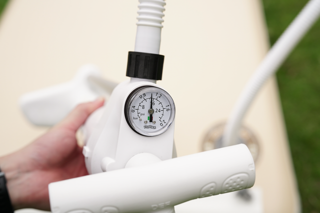 プレミアムairハンモック 自宅でもアウトドアでもゆらゆらリラックス。空気を入れるだけで