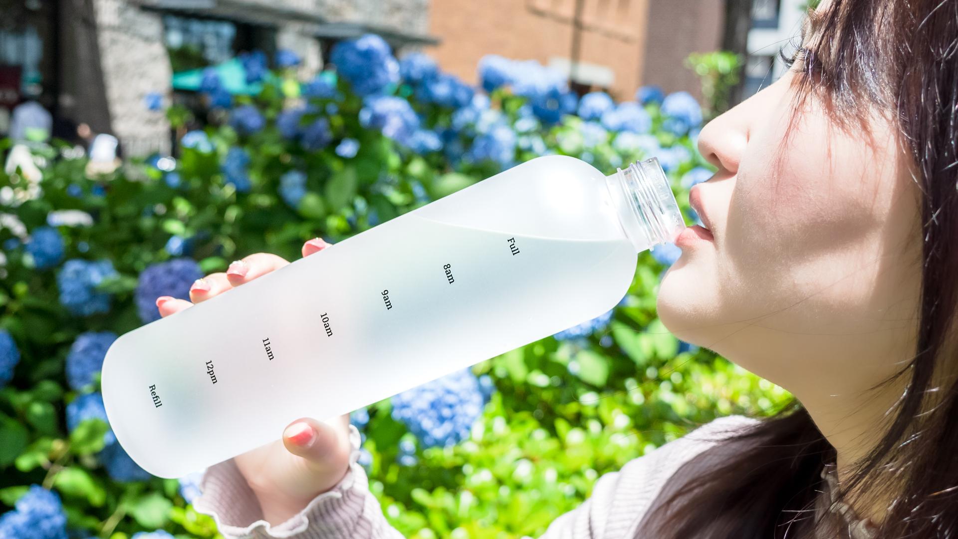 セール 水筒で飲む