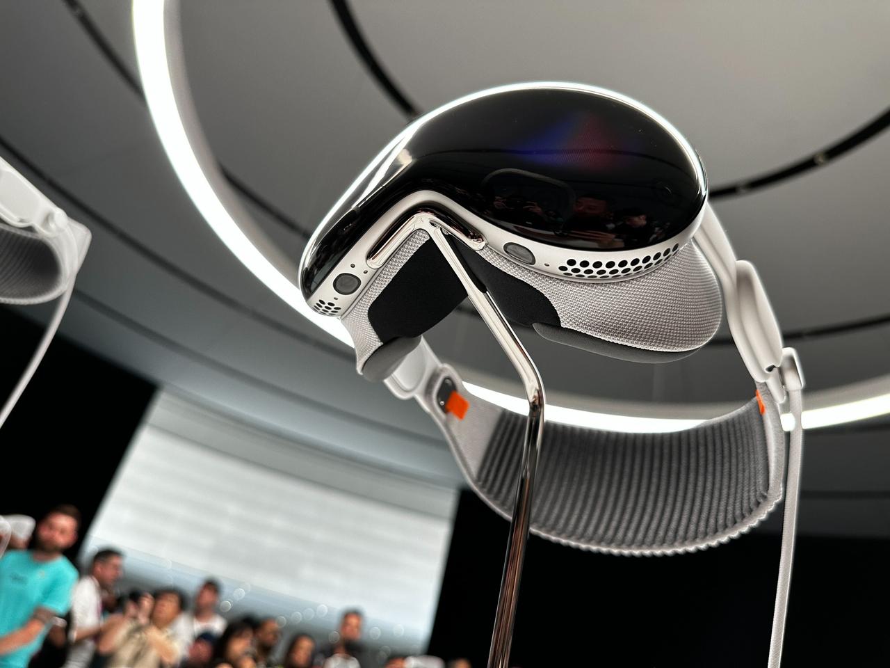 Apple初のMRヘッドセット｢Vision Pro｣は小さくておしゃれ。そう感じた #WWDC23