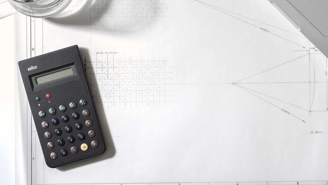 iPhoneの計算機のモチーフになったブラウンの傑作電卓が復刻