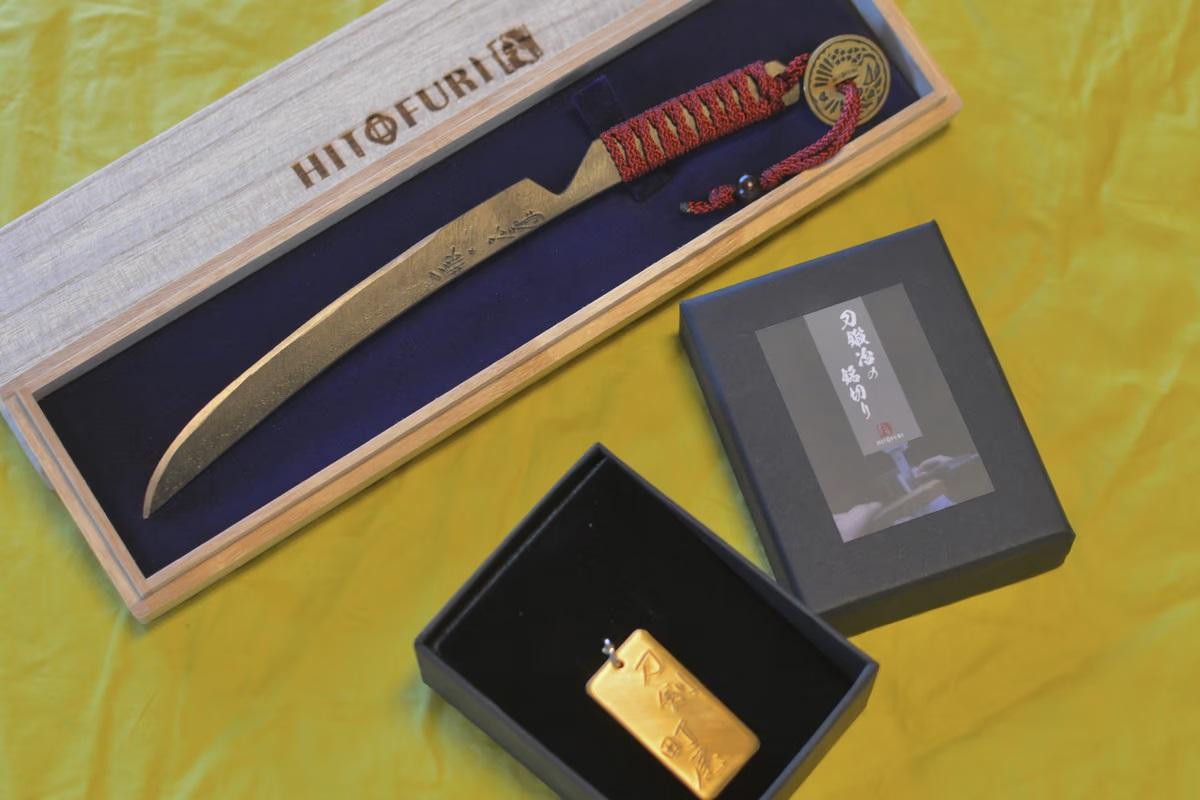 刀剣型ペーパーナイフ｣と｢刀鍛冶の銘切り｣に惚れぼれ。伝統を受け継ぐ