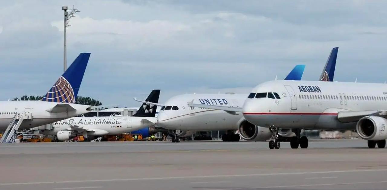 飛行機の中で乱気流が増えているのはなぜですか?