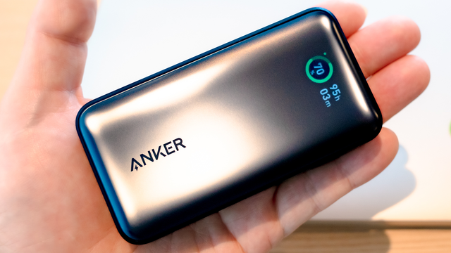 Ankerの新製品、液晶ディスプレイ搭載のモバイルバッテリーを使って