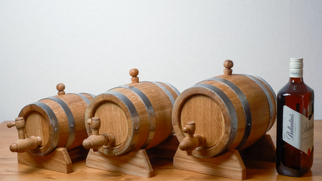 TARU HOLIC ウィスキー樽 2L(2つあります)