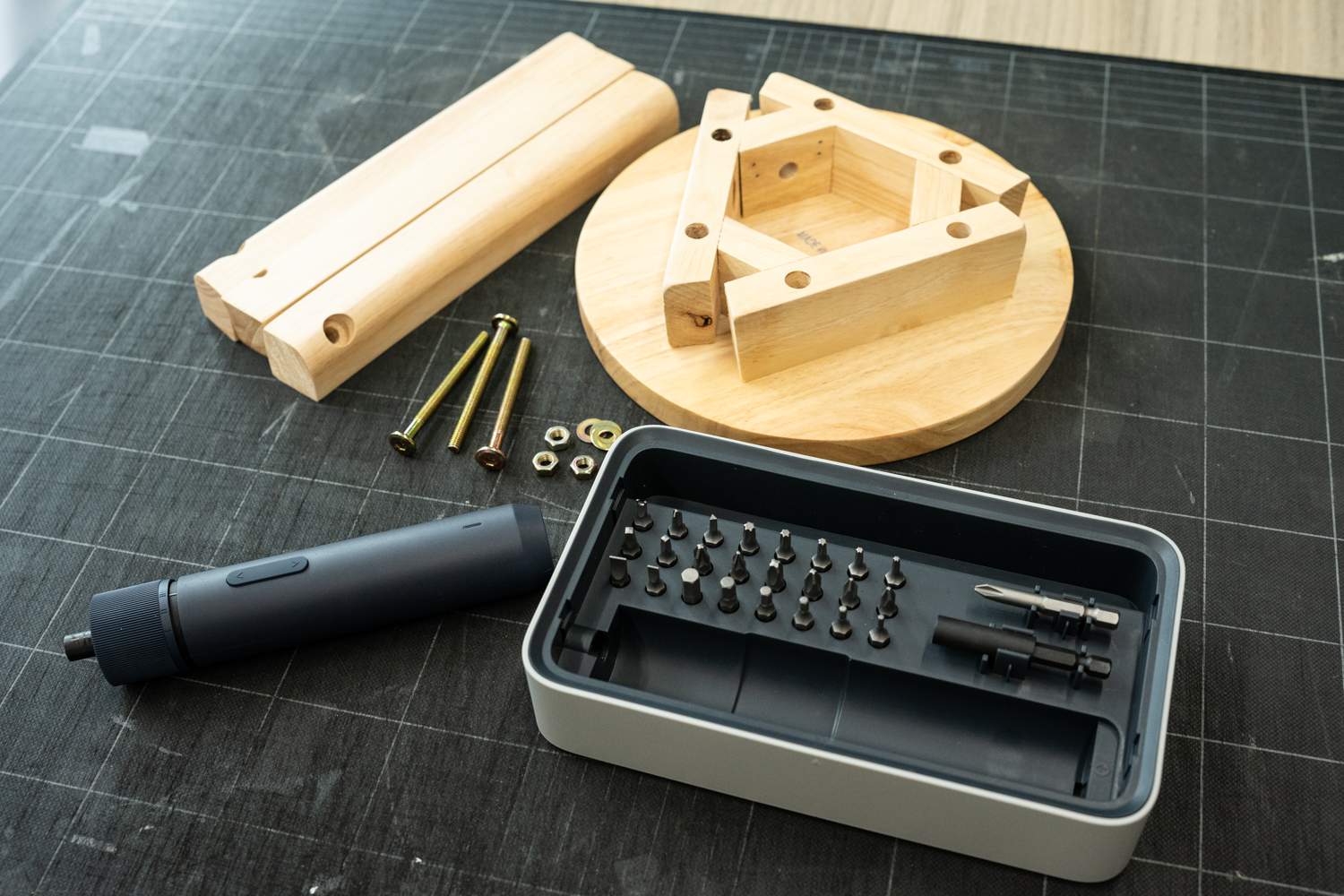 トルク自動制御で安心。ガジェットメンテや軽作業に良さげなオシャレ電動ドライバー｢HOTO SET MINI｣