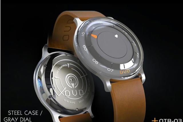 タイムマシーンをイメージさせるリューズも針も無い近未来型ウォッチ｢タイムトラベラー｣