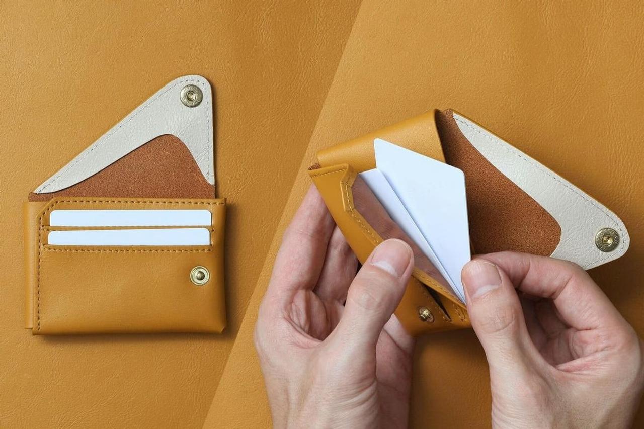 折り紙設計で厚み5mmを実現。トリッキーな極小ミニ財布が支援終了間近！
