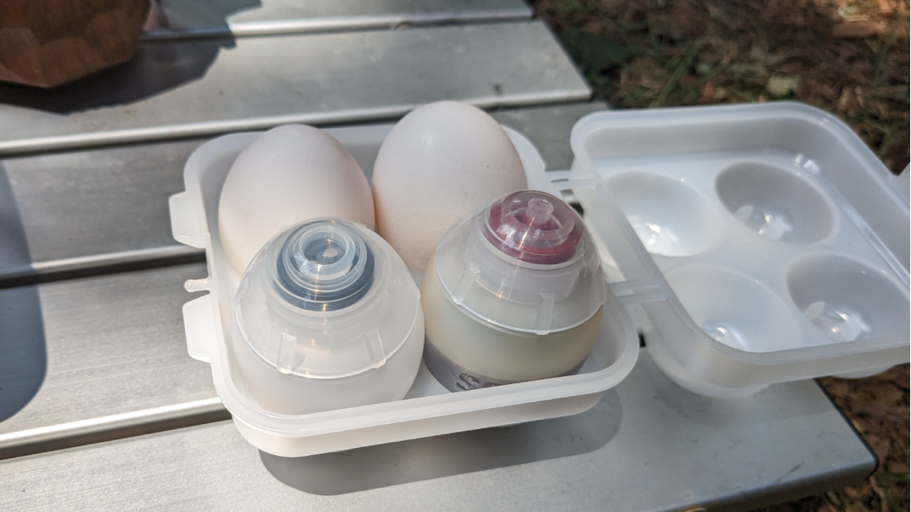 陶器製卵型調味料入れセット 100均で発見。アウトドア料理の収納問題2つを解決する卵型ボトル