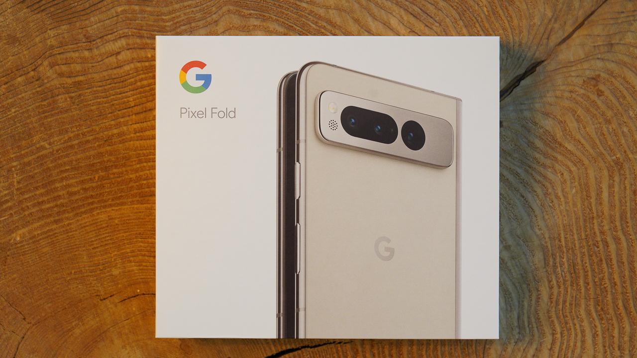 Google初の折りたたみスマホ「Pixel Fold」を開封。正直に言って