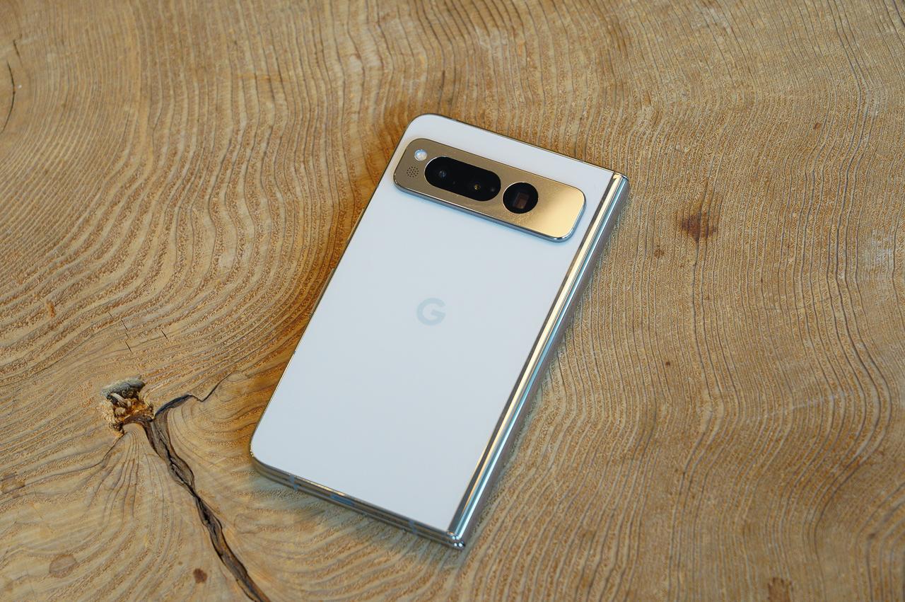 Google初の折りたたみスマホ「Pixel Fold」を開封。正直に言って