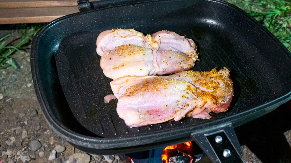 野外調理の新たなパートナー。｢DOUBLE GRILL｣でアウトドア飯が