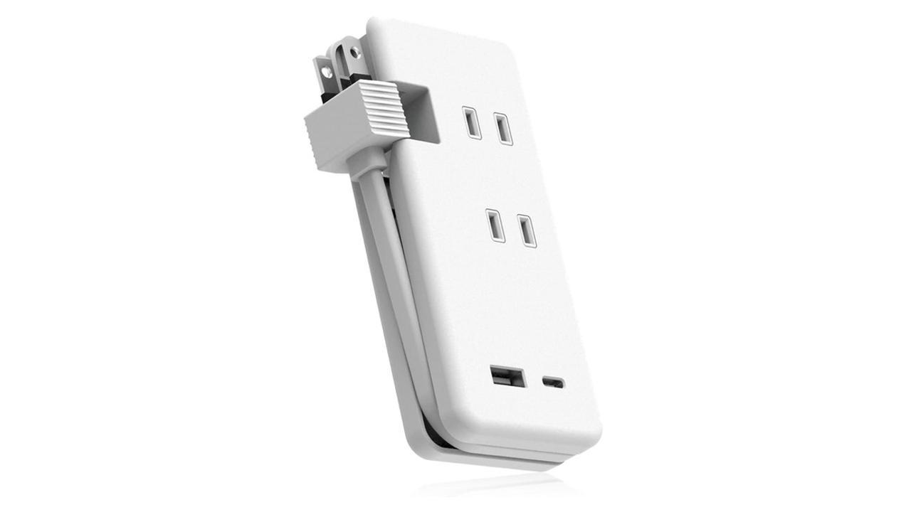 僕は気づいた。旅行や帰省には｢モバイル電源タップ｣が最強だったと…